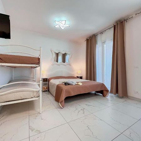 Zeus Apartment Бибионе Екстериор снимка