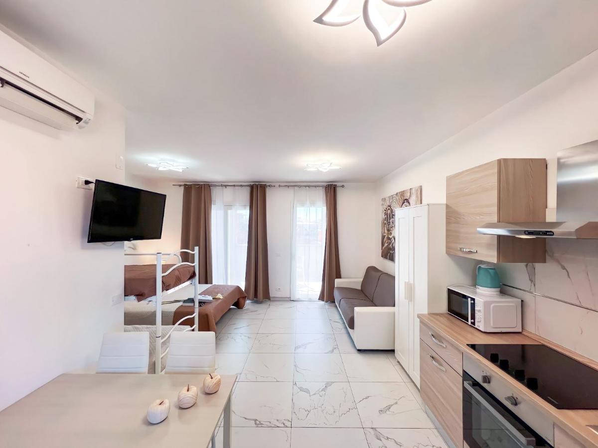 Zeus Apartment Бибионе Екстериор снимка