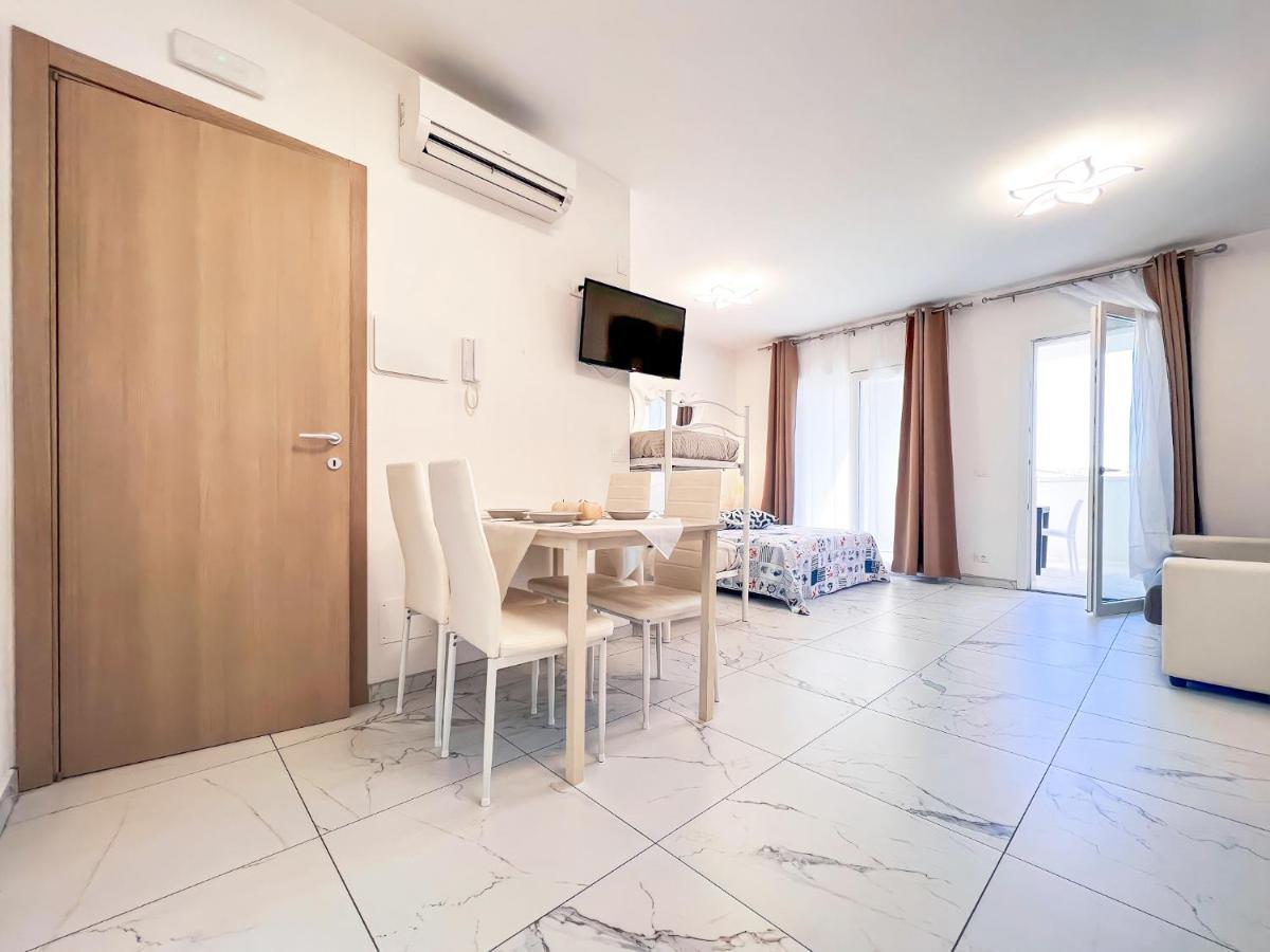 Zeus Apartment Бибионе Екстериор снимка
