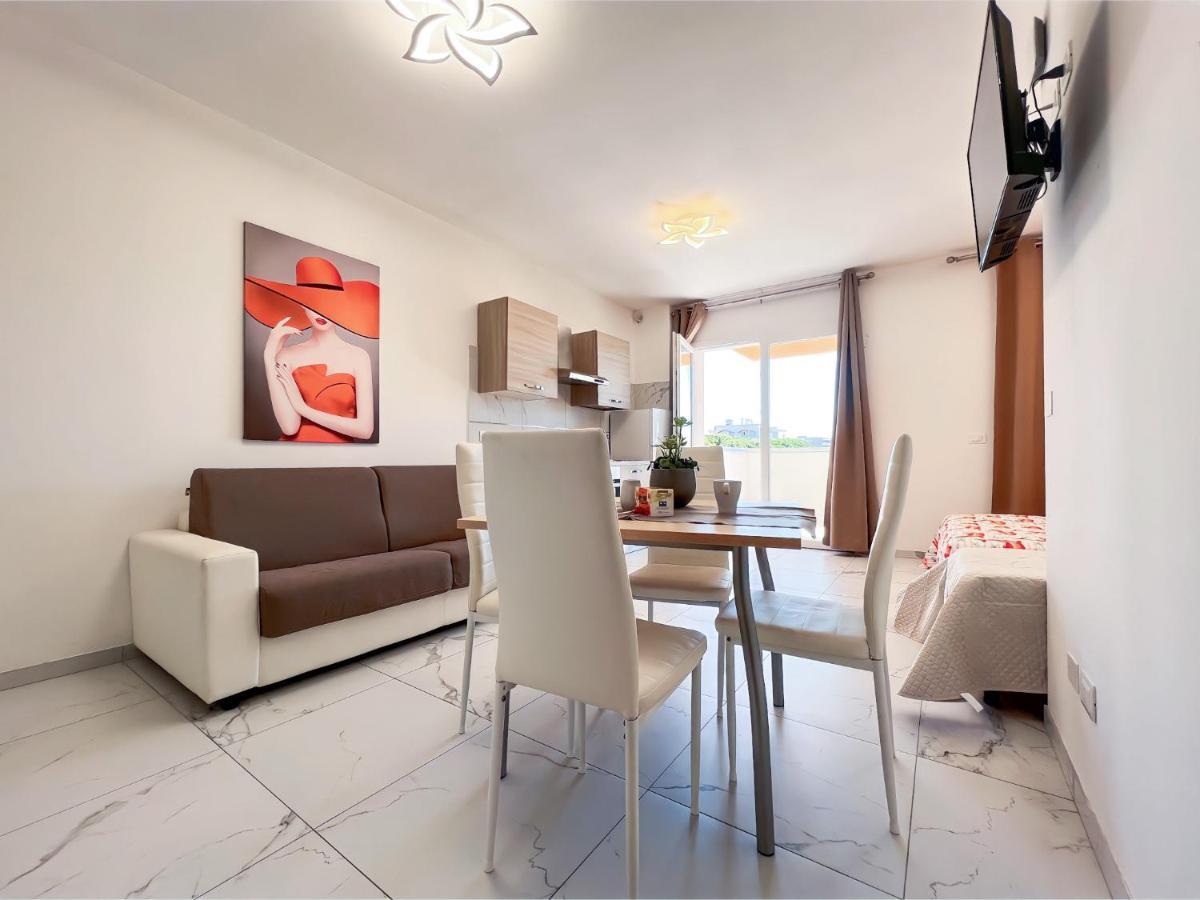 Zeus Apartment Бибионе Екстериор снимка
